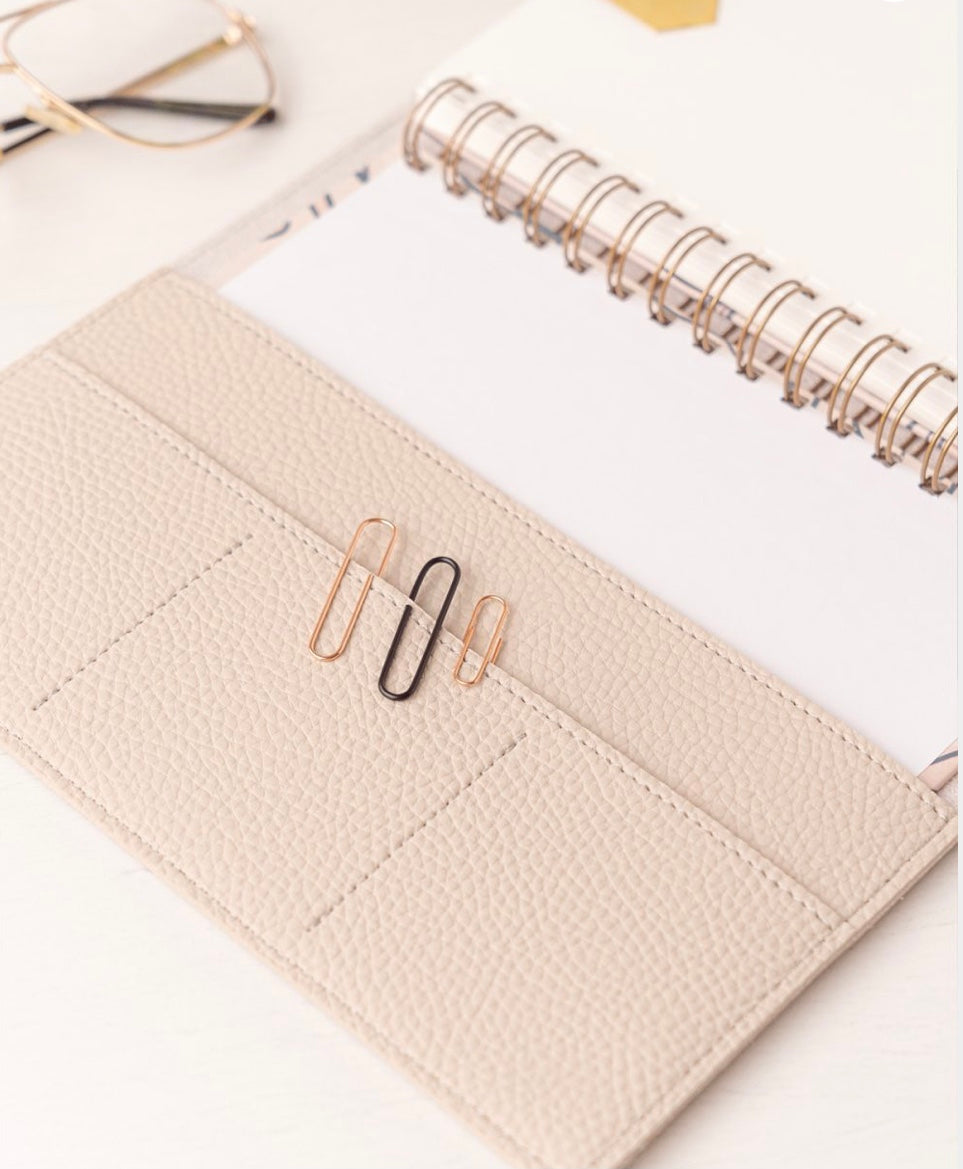 Funda de Cuero Vegano IT’S TIME Beig - THE GREAT MOUTACHE