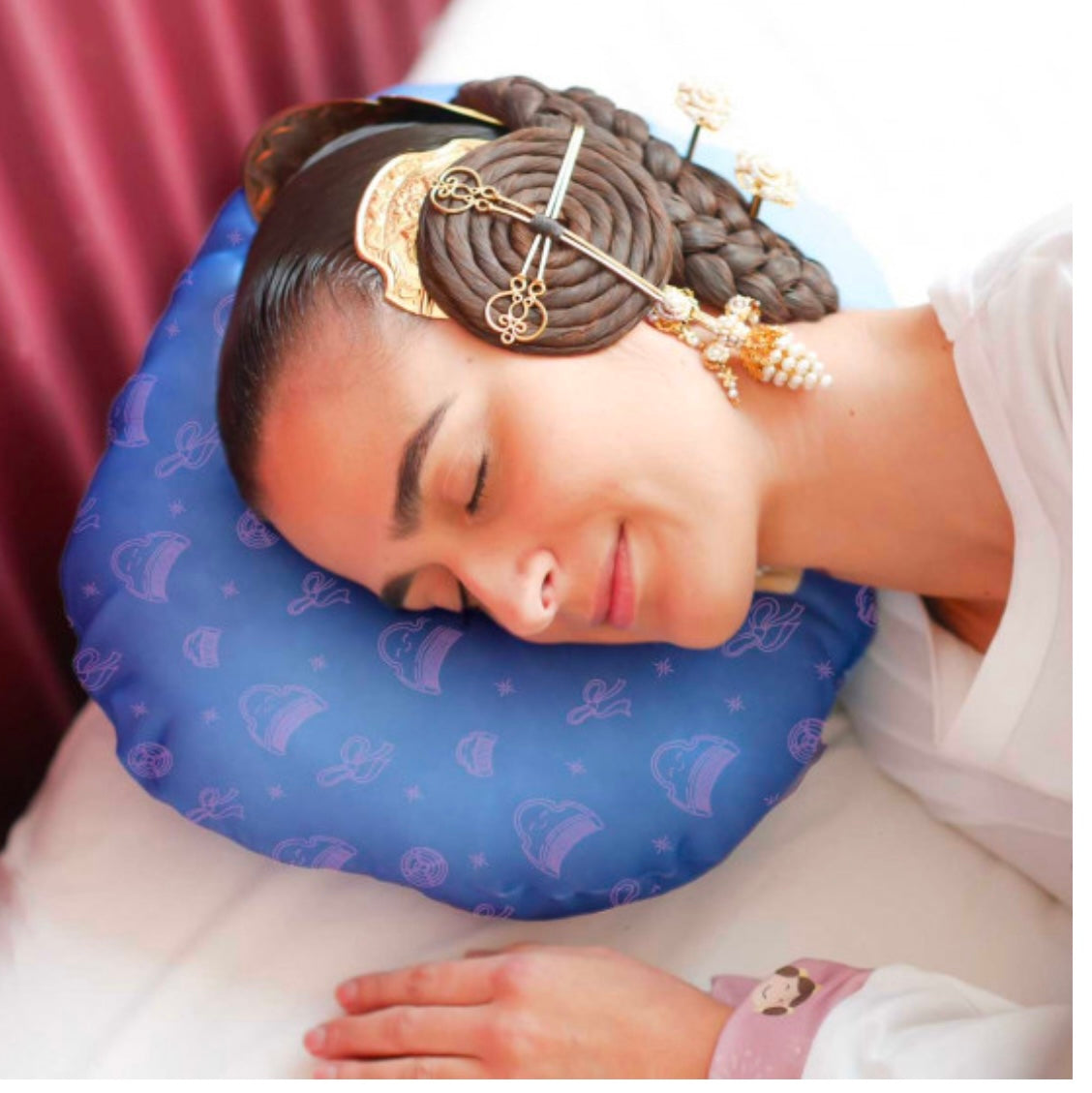 COJÍN DORMIR CON MOÑOS ES DE GUAPAS