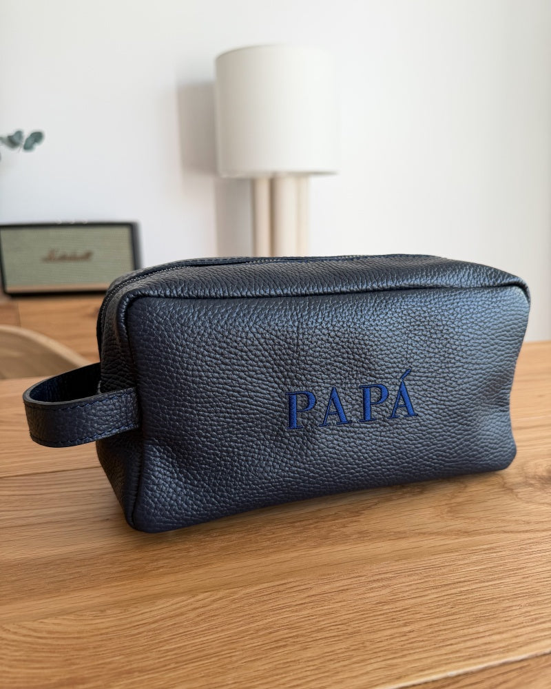 Neceser de piel Azul Marino con bordado Papá-Be Love