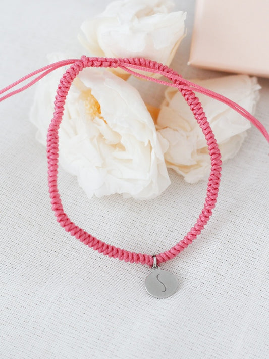Pulsera Macramé con Inicial de Plata, Personalizada por detrás-Be Love