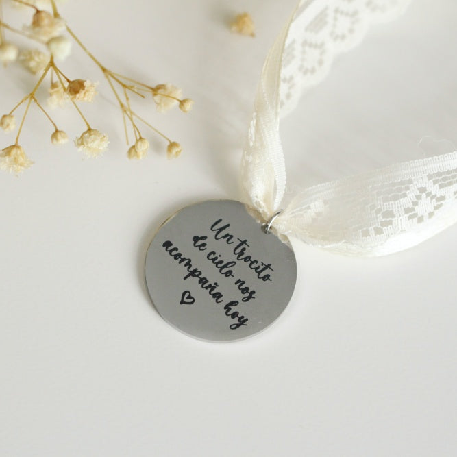 Medalla ramo "Un trocito de cielo nos acompaña hoy" - Be Love