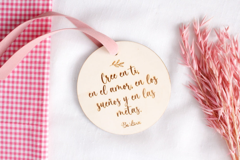 MADERA DECORATIVA "Cree en ti, en el amor, en los sueños y en las metas". - Be Love