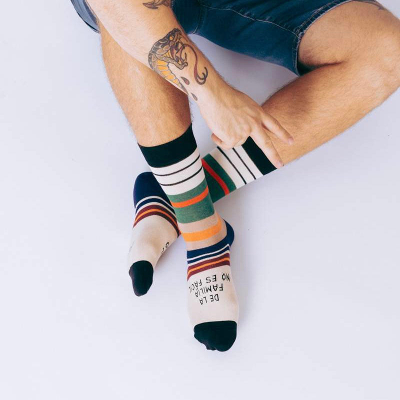 Calcetines SER EL GUAPO DE LA FAMILIA NO ES FÁCIL - UO*