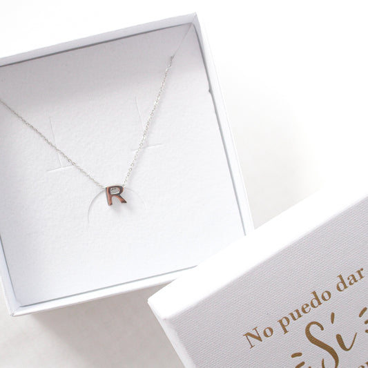 GARGANTILLA CON INICIAL DE PLATA “NO PUEDO DAR EL SÍ SIN TENERTE A MI LADO”- Be Love