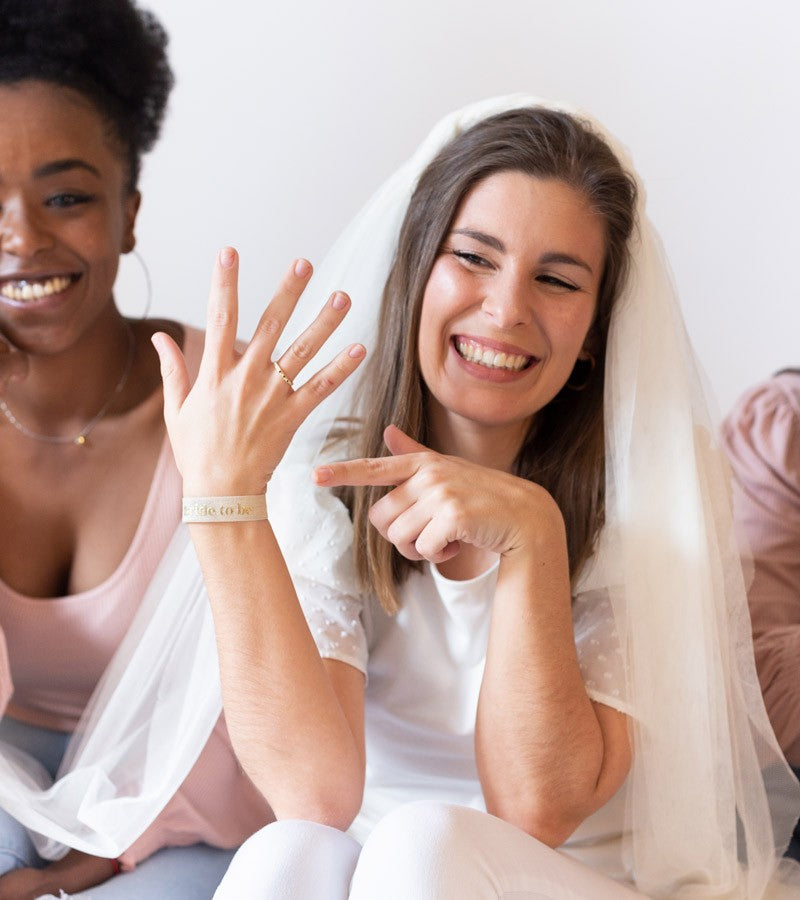 PULSERA TELA ELÁSTICA "BRIDE TO BE"-UO*