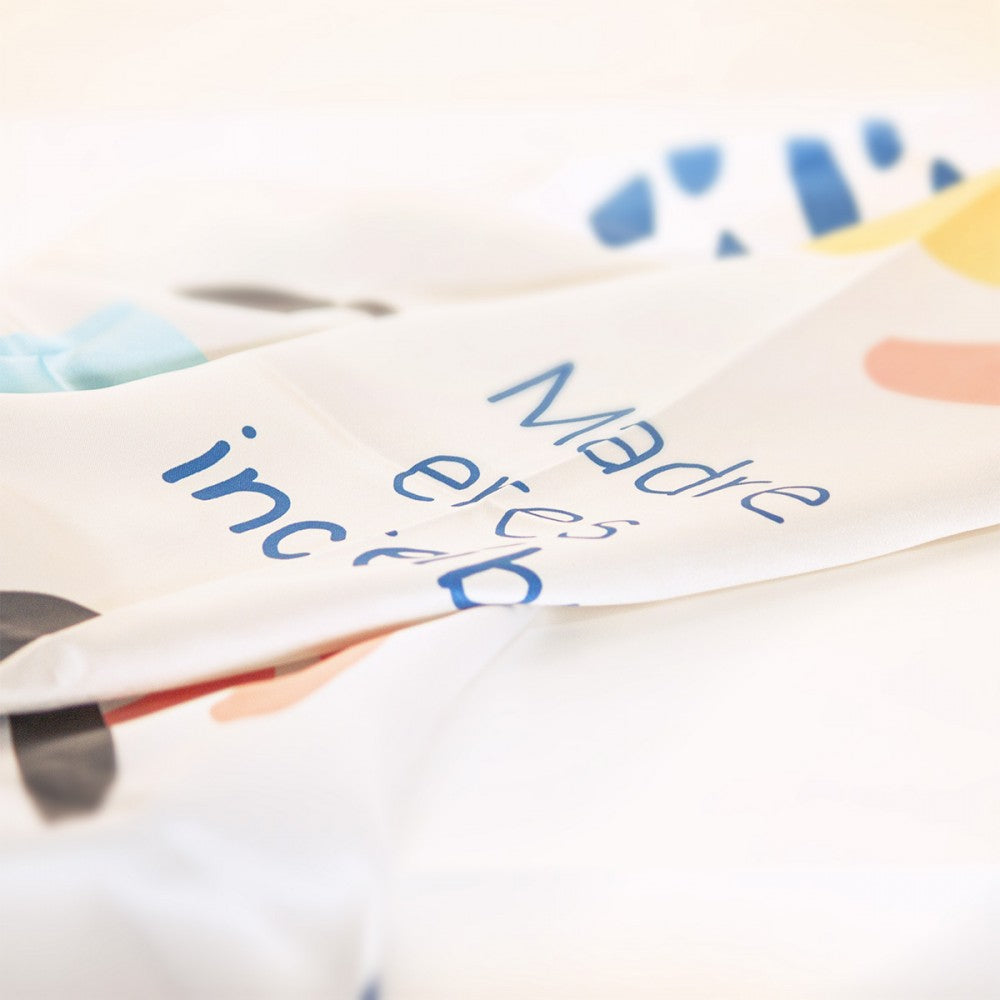 Pañuelo 90x90 MADRE ERES INCREÍBLE- The Great Moustache