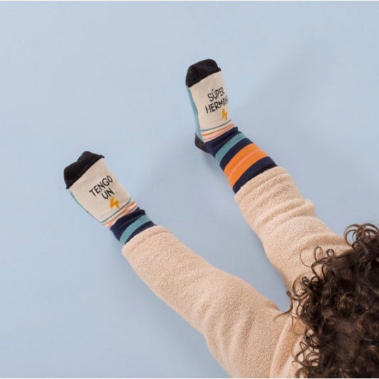 MINI CALCETINES “TENGO UN SÚPER HERMANO” - UO*