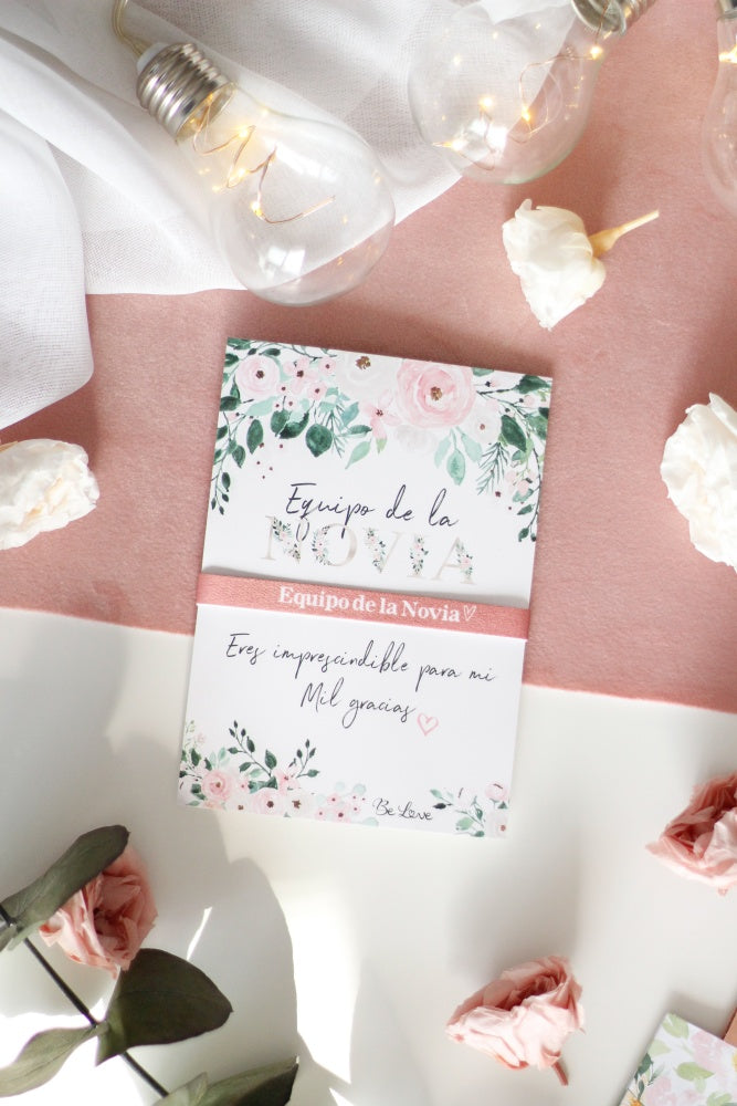 PULSERA DE TELA + POSTAL EQUIPO DE LA NOVIA FLORES- Be Love