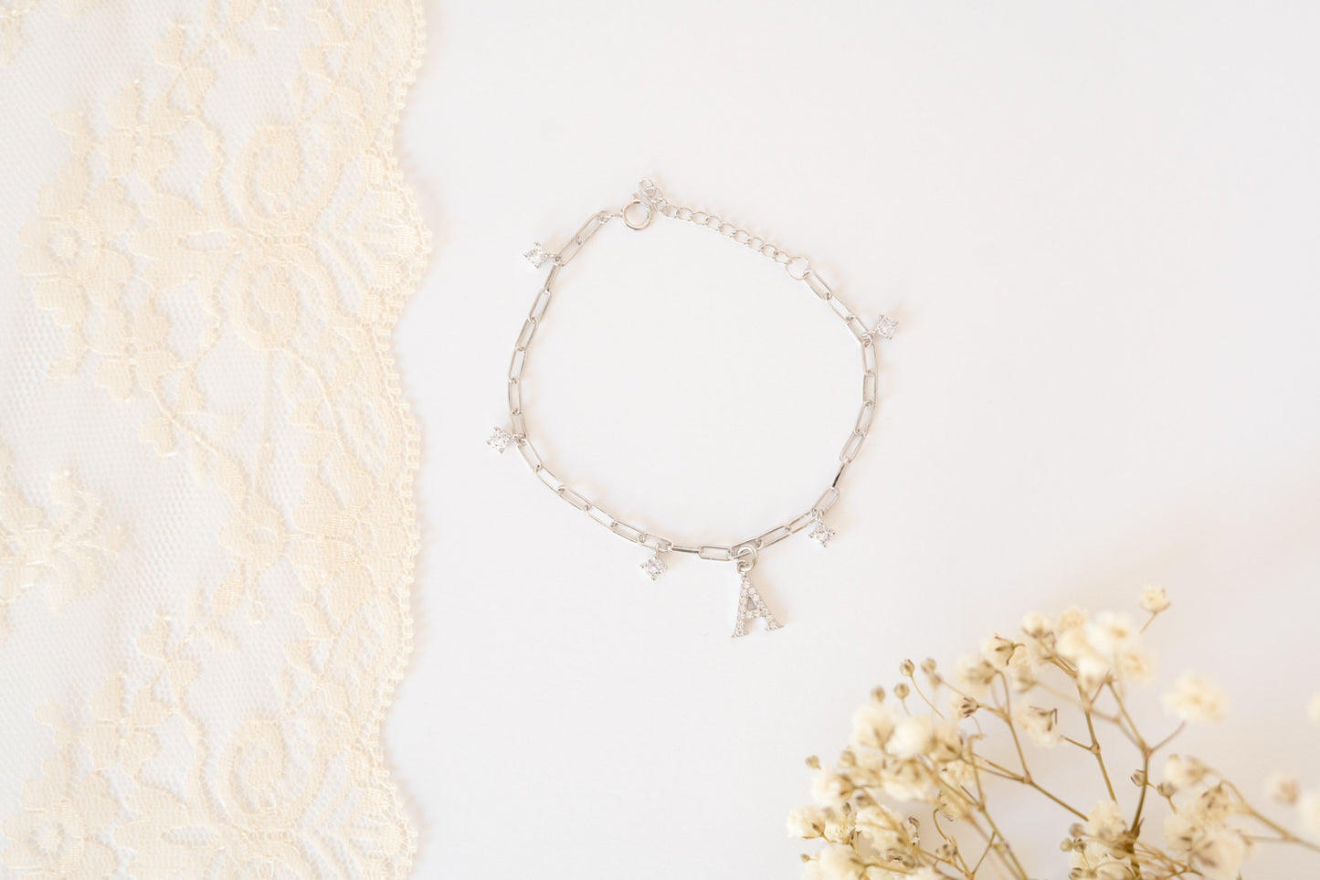 Pulsera BRIGHT INITIAL en cajita NO PUEDO DAR EL SÍ SIN TENERTE A MI LADO- Be Love