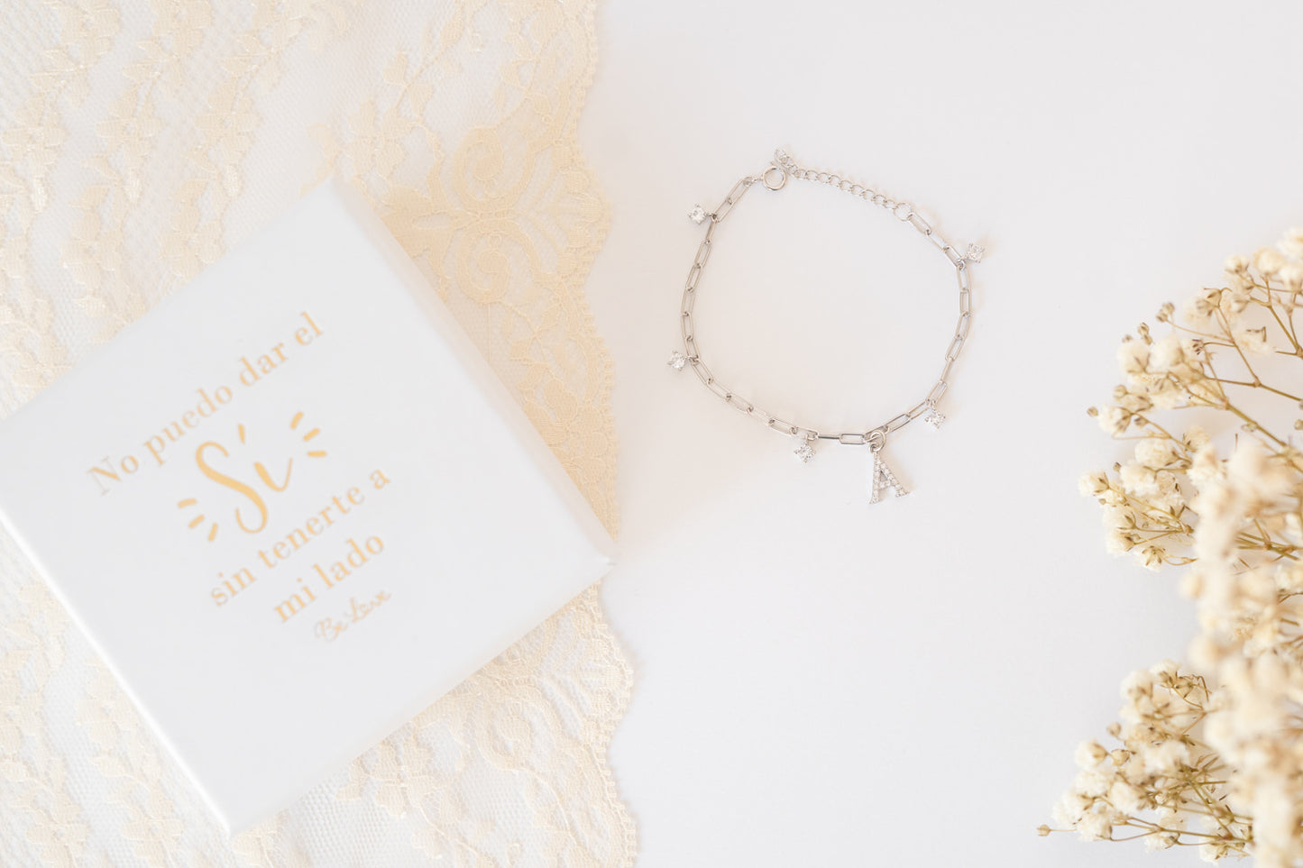 Pulsera BRIGHT INITIAL en cajita NO PUEDO DAR EL SÍ SIN TENERTE A MI LADO- Be Love