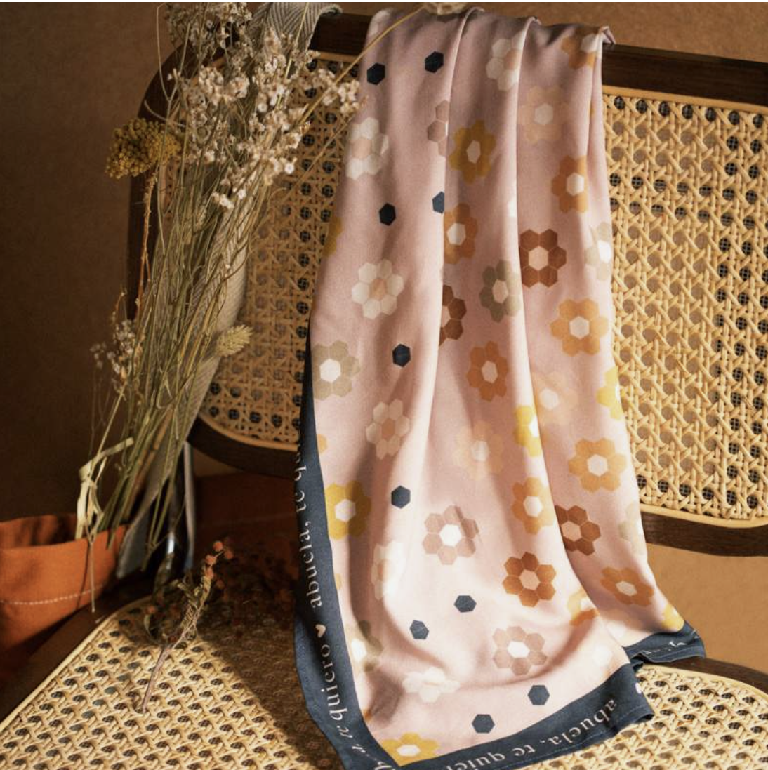 Pañuelo "ABUELA, TE QUIERO" - UO