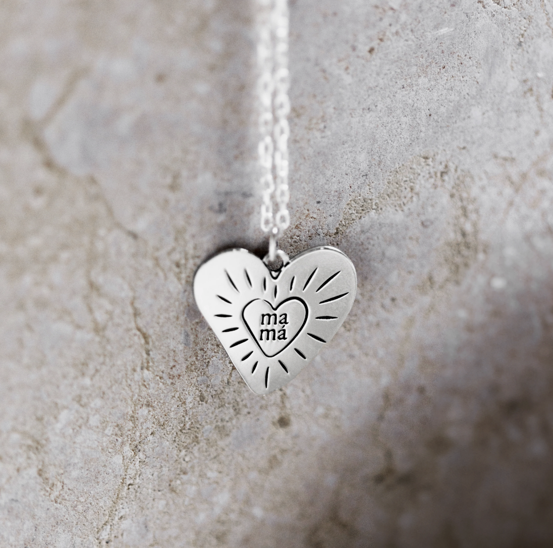 Colgante MAMÁ corazón - UO
