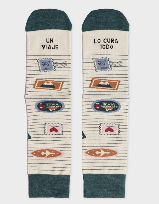 Calcetines "Un viaje lo cura todo" - UO