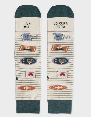 Calcetines "Un viaje lo cura todo" - UO