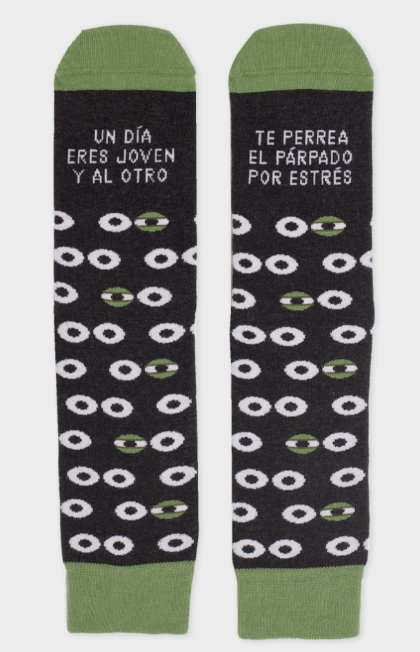 Calcetines "Un día eres joven y al otro te perrea el párpado del estrés" - UO