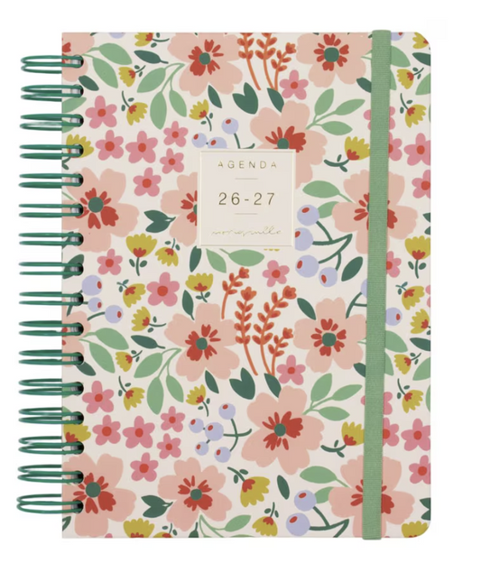 Agenda curso 2026-2027 Moniquilla E10-155x212 mm 1 día página Finocam rosa