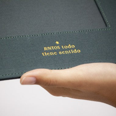 Marco Entelado Verde JUNTOS TODO TIENE SENTIDO - The Great Moustache