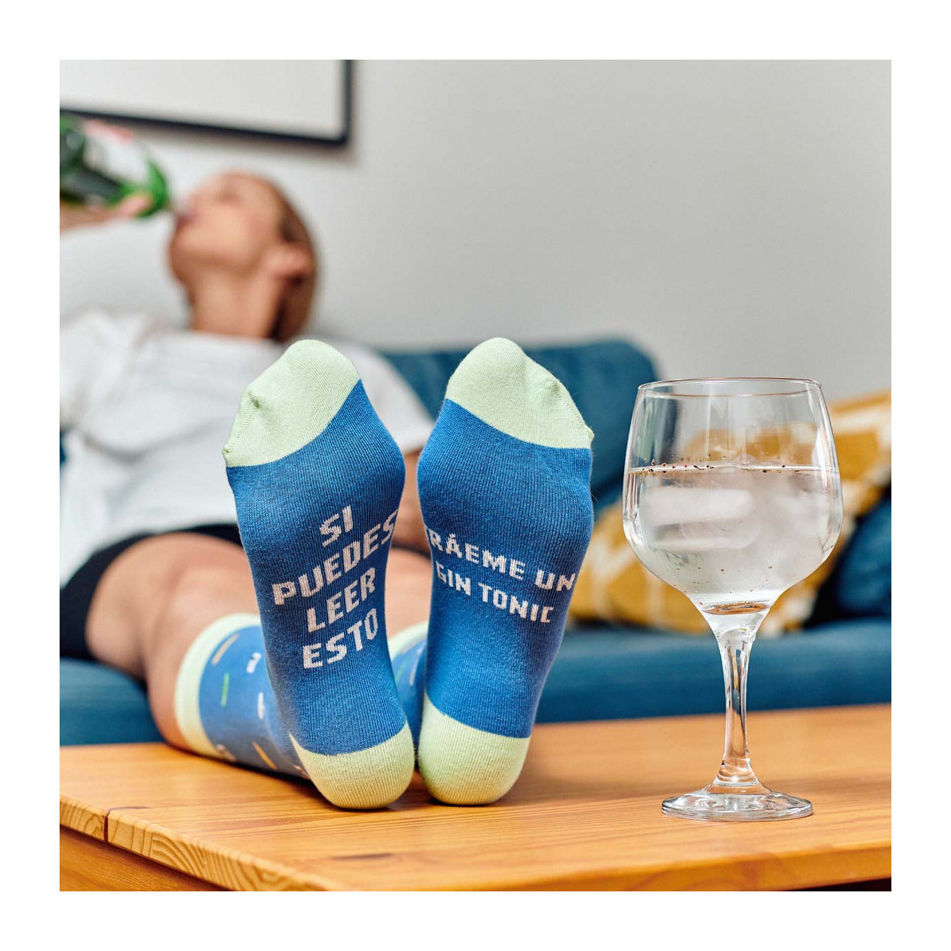 Calcetines SI PUEDES LEER ESTO TRAEME UN GIN TONIC - MILIMETRADO