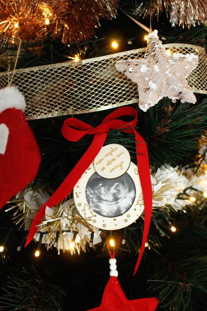 Bola de Madera de Navidad con Foto-Este regalo se abre en...-Be Love