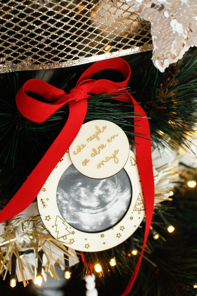 Bola de Madera de Navidad con Foto-Este regalo se abre en...-Be Love