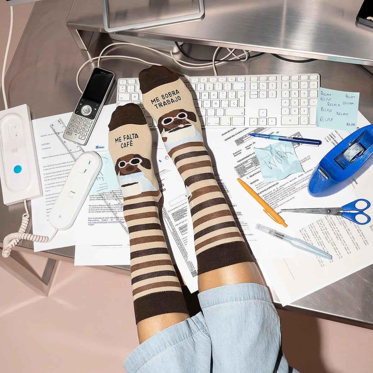 Calcetines Me Falta Café, Me Sobra Trabajo - UO