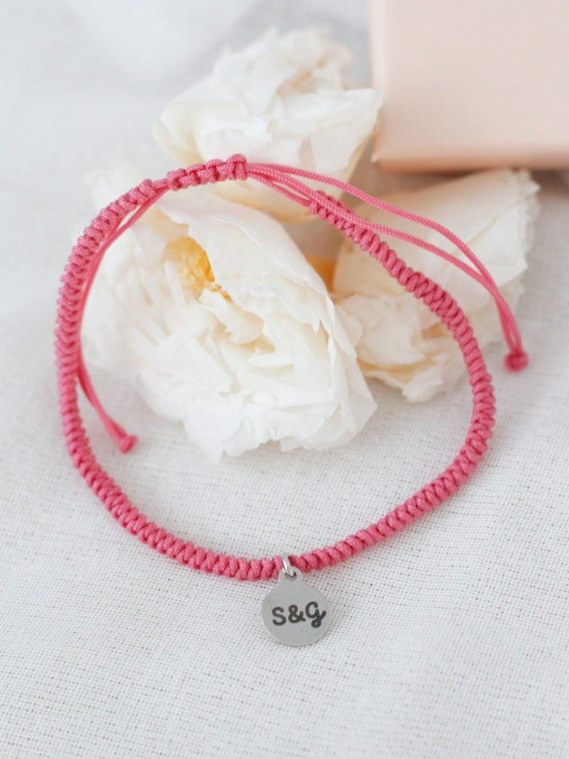 Pulsera Macramé con Inicial de Plata, Personalizada por detrás-Be Love