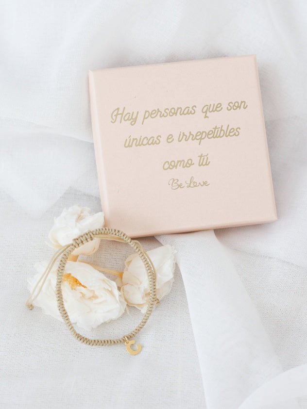 Pulsera Macramé con inicial en Plata Chapado Oro-Be Love