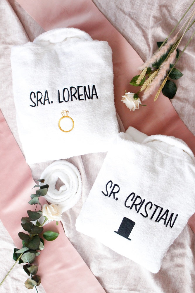 CONJUNTO DE ALBORNOZ PERSONALIZADO SR. Y SRA. - Be Love