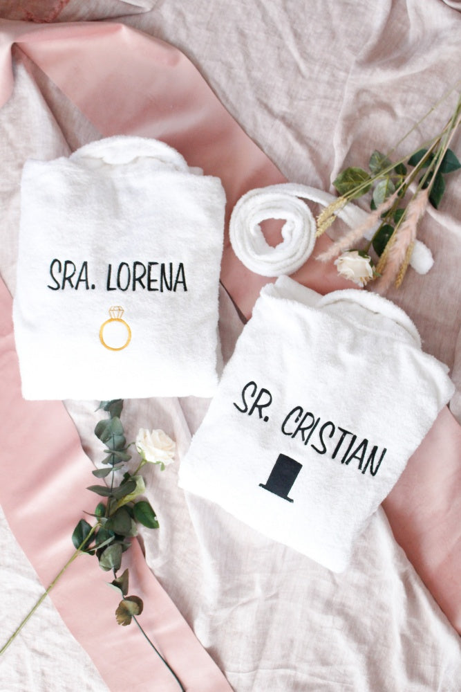 CONJUNTO DE ALBORNOZ PERSONALIZADO SR. Y SRA. - Be Love