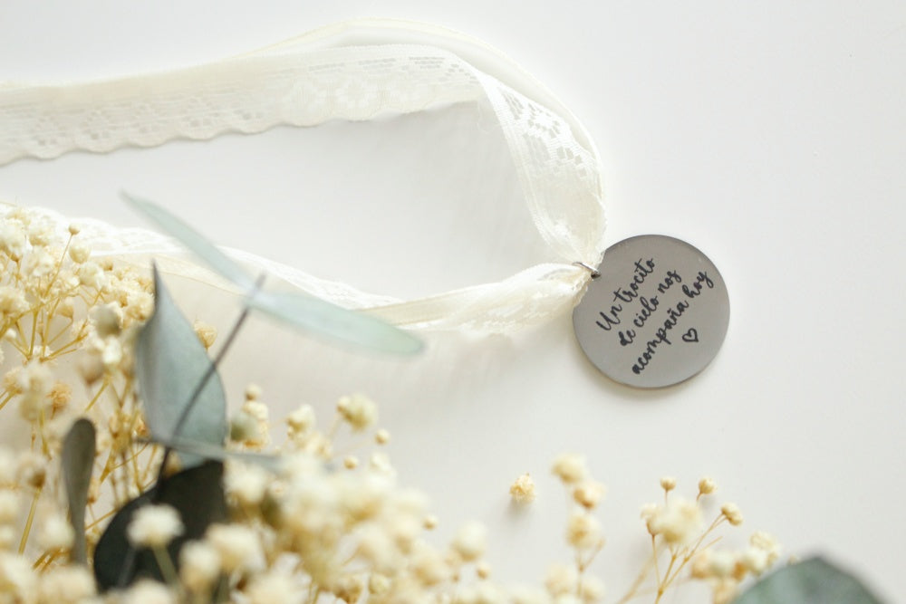 Medalla ramo "Un trocito de cielo nos acompaña hoy" - Be Love