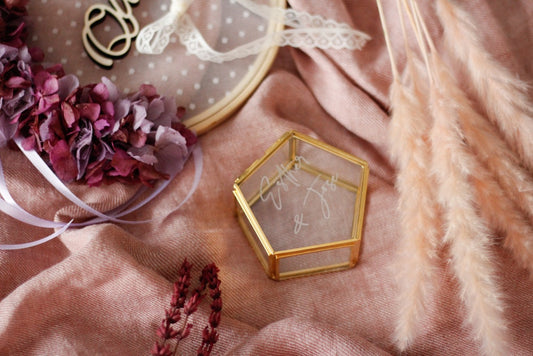 Cajita de cristal PORTA ALIANZAS Grabada- Be Love