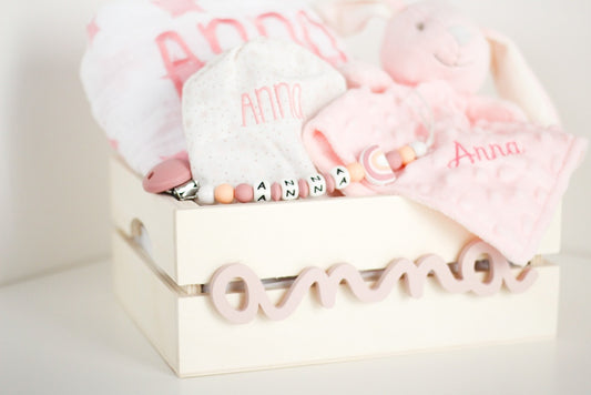 Canastilla PERSONALIZADA Recién Nacida en cajita de Madera - Be Love