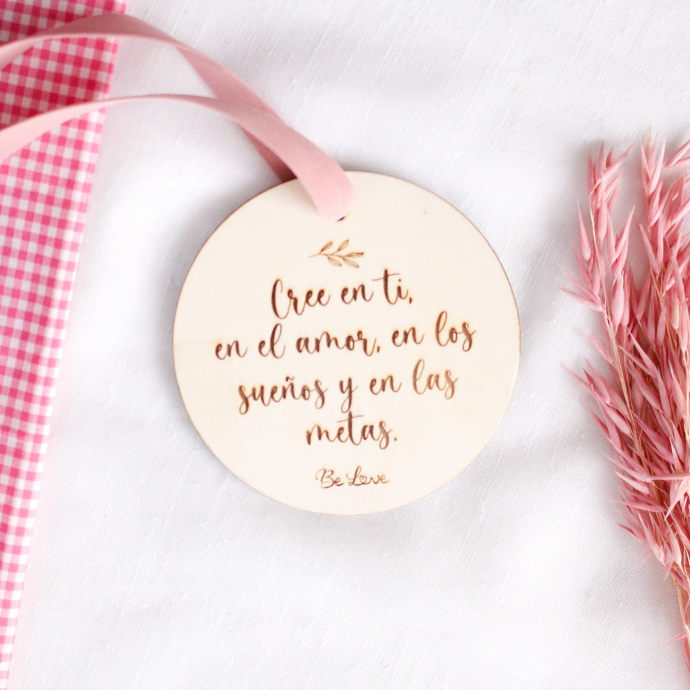 MADERA DECORATIVA "Cree en ti, en el amor, en los sueños y en las metas". - Be Love