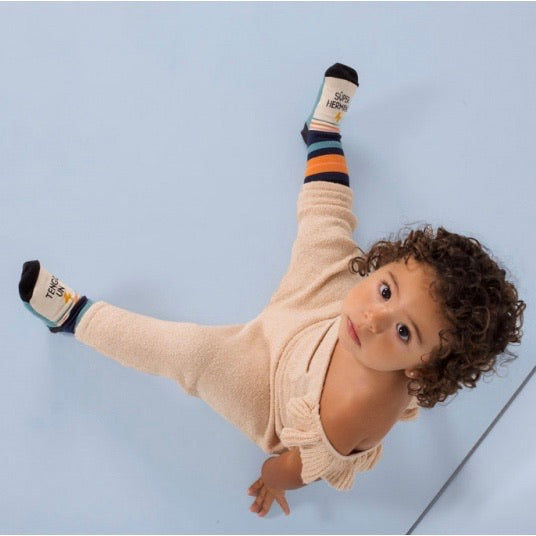 MINI CALCETINES “TENGO UN SÚPER HERMANO” - UO*
