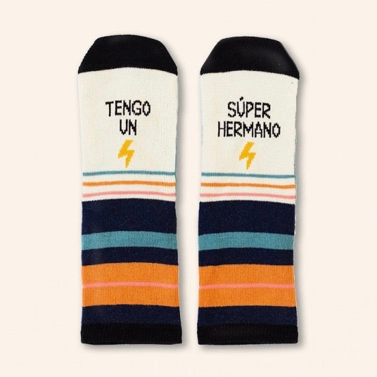 MINI CALCETINES “TENGO UN SÚPER HERMANO” - UO*