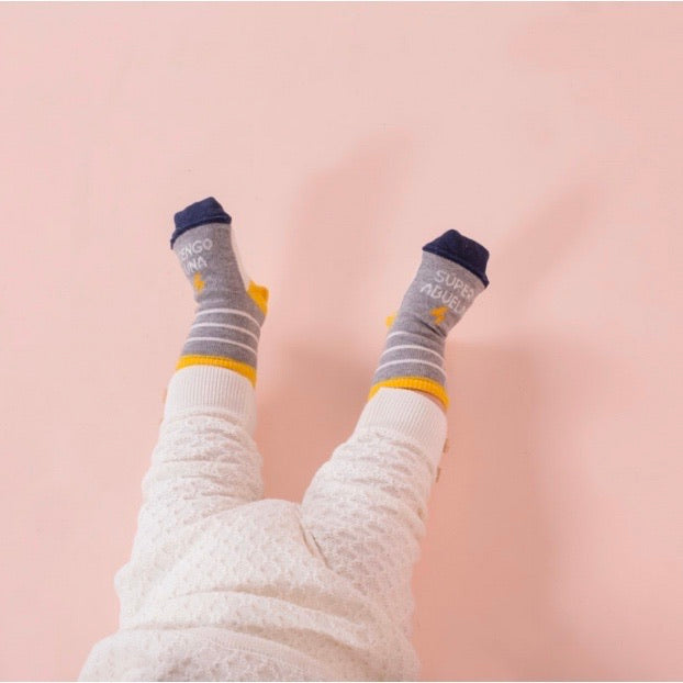 MINI CALCETINES “TENGO UNA SÚPER ABUELA” - UO*