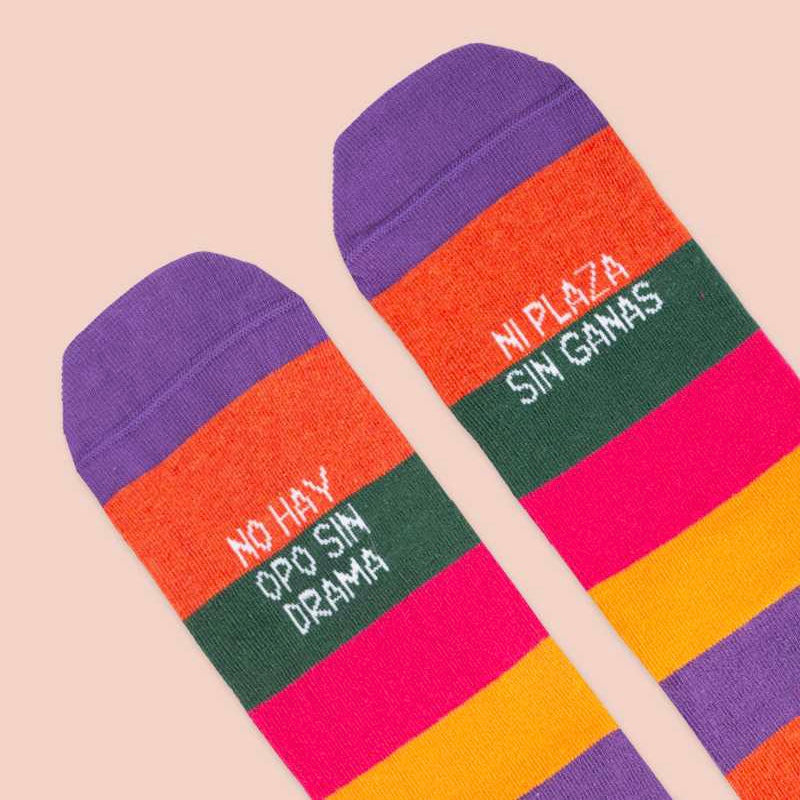 Calcetines NO HAY OPO SIN DRAMA, NI PLAZA SIN GANAS - UO*