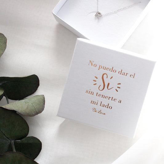 GARGANTILLA CON INICIAL DE PLATA “NO PUEDO DAR EL SÍ SIN TENERTE A MI LADO”- Be Love