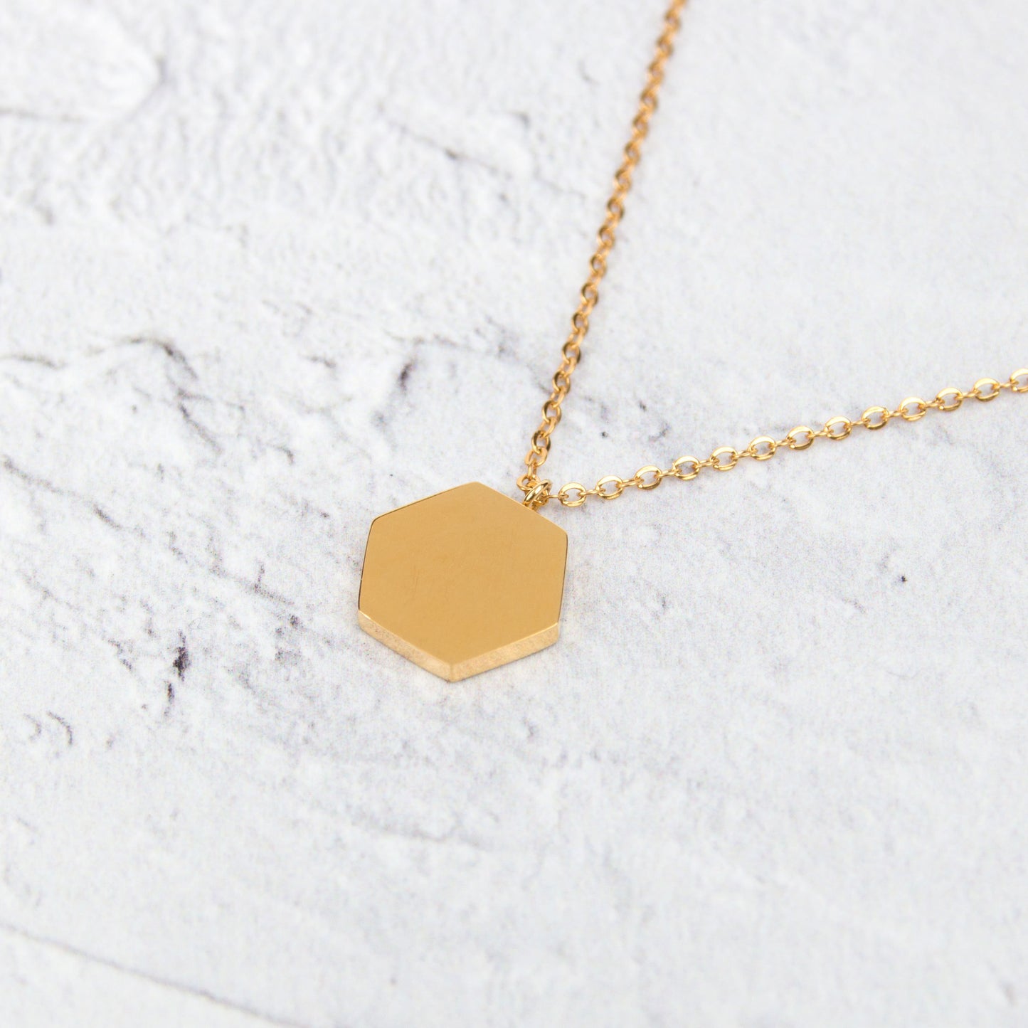 Gargantilla HEXAGON KUKU dorada