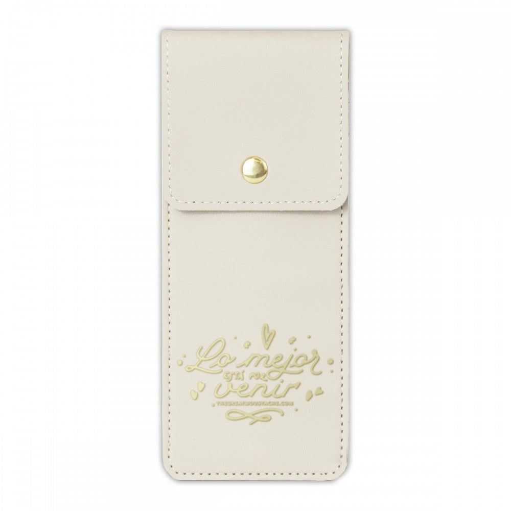Estuche con Goma de Cuero Vegano LO MEJOR ESTÁ POR VENIR Blanco - The Great Moustache