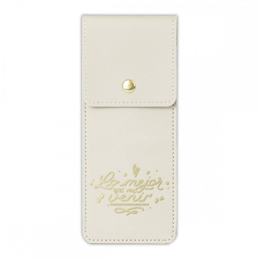 Estuche con Goma de Cuero Vegano LO MEJOR ESTÁ POR VENIR Blanco - The Great Moustache