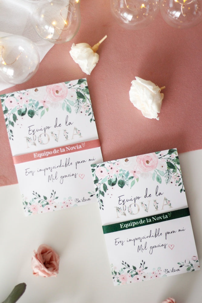 PULSERA DE TELA + POSTAL EQUIPO DE LA NOVIA FLORES- Be Love
