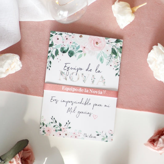 PULSERA DE TELA + POSTAL EQUIPO DE LA NOVIA FLORES- Be Love